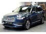Volvo XC90 2.0 T8 AWD 335kW/455pk Aut8 Recharge Long Range Ultimate Bright LUCHTVERING + PANORAMADAK + HARMAN/KARDON + STOEL-&STUURVERWARMING + MASSAGE + ADAPT.CRUISE + ELTREKHAAK + BLIS + GOOGLE DASH&SERVICES + 360 CAMERA + PARKSENSOREN + 20" LM-VELGEN!!