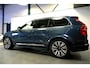 Volvo XC90 2.0 T8 AWD 335kW/455pk Aut8 Recharge Long Range Ultimate Bright LUCHTVERING + PANORAMADAK + HARMAN/KARDON + STOEL-&STUURVERWARMING + MASSAGE + ADAPT.CRUISE + ELTREKHAAK + BLIS + GOOGLE DASH&SERVICES + 360 CAMERA + PARKSENSOREN + 20" LM-VELGEN!!