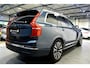 Volvo XC90 2.0 T8 AWD 335kW/455pk Aut8 Recharge Long Range Ultimate Bright LUCHTVERING + PANORAMADAK + HARMAN/KARDON + STOEL-&STUURVERWARMING + MASSAGE + ADAPT.CRUISE + ELTREKHAAK + BLIS + GOOGLE DASH&SERVICES + 360 CAMERA + PARKSENSOREN + 20" LM-VELGEN!!