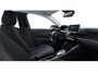 Peugeot 208 Style | Cruise control met instelbare snelheidsbegrenzer | DAB+ digitale radio-ontvangst | Dashboard en deurpanelen in kunststof met carboneffect