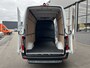 Mercedes-Benz Sprinter 317 CDI L2 H2 PRO / LED / MBUX / Navigatie / Camera / Parkeersensoren / Cruise control / Airco / 270 Graden achterdeuren