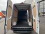 Mercedes-Benz Sprinter 317 CDI L2 H2 PRO / LED / MBUX / Navigatie / Camera / Parkeersensoren / Cruise control / Airco / 270 Graden achterdeuren