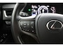 Lexus UX 250h Preference Line | 18 Inch Lichtmetalen velgen | Privacy Glass | Blind Spot Monitor