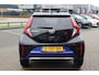 Toyota Aygo X ENVY AUTOMAAT APPLE/ANDROID JBL-AUDIO NAVI 18"LMV LED PRIVACY-GLASS NL-AUTO DEALERONDERHOUDEN