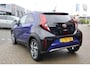 Toyota Aygo X ENVY AUTOMAAT APPLE/ANDROID JBL-AUDIO NAVI 18"LMV LED PRIVACY-GLASS NL-AUTO DEALERONDERHOUDEN
