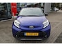 Toyota Aygo X AUTOMAAT ENVY APPLE/ANDROID JBL-AUDIO NAVI 18"LMV LED PRIVACY-GLASS NL-AUTO DEALERONDERHOUDEN