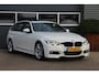 BMW 3-Serie Touring 318i M Sport Edition | NL Auto | PANO-DAK | HARMAN KARDON | Keyless | Digi-Dash | Navi | BMW ConnectedDrive | Sportstoelen | Stoelverw | ECC | Bluetooth | PDC | AUX-USB | Alarm | Dealer onderhouden | Zeer nette