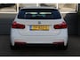 BMW 3-Serie Touring 318i M Sport Edition | NL Auto | PANO-DAK | HARMAN KARDON | Keyless | Digi-Dash | Navi | BMW ConnectedDrive | Sportstoelen | Stoelverw | ECC | Bluetooth | PDC | AUX-USB | Alarm | Dealer onderhouden | Zeer nette