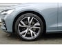Volvo V60 B4 Automaat Plus Dark | Lichtmetalen Velgen 5-Spaaks 18" | Actieve Noodgeval Assistent | Cruise Control Adaptief Met Stop&Go En Stuurhulp | Dodehoekdetectie Met Correctie | Draadloze Telefoonlader | Electronic Climate Controle | Voorstoelen + Stuurwiel verwarmend + Achterbank Verwarmend