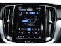 Volvo V60 B4 Automaat Plus Dark | Lichtmetalen Velgen 5-Spaaks 18" | Actieve Noodgeval Assistent | Cruise Control Adaptief Met Stop&Go En Stuurhulp | Dodehoekdetectie Met Correctie | Draadloze Telefoonlader | Electronic Climate Controle | Voorstoelen + Stuurwiel verwarmend + Achterbank Verwarmend