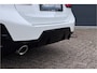 BMW 3-Serie Touring 330e M-Sport | 19,5 kWh Accu | Panodak | Head-Up | Memory | Trekhaak | 360° Camera | Fabrieksgarantie
