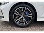 BMW 3-Serie Touring 330e M-Sport | 19,5 kWh Accu | Panodak | Head-Up | Memory | Trekhaak | 360° Camera | Fabrieksgarantie