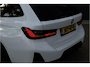 BMW 3-Serie Touring 330e M-Sport | 19,5 kWh Accu | Panodak | Head-Up | Memory | Trekhaak | 360° Camera | Fabrieksgarantie
