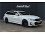 BMW 3-Serie Touring 330e M-Sport | 19,5 kWh Accu | Panodak | Head-Up | Memory | Trekhaak | 360° Camera | Fabrieksgarantie