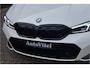 BMW 3-Serie Touring 330e M-Sport | 19,5 kWh Accu | Panodak | Head-Up | Memory | Trekhaak | 360° Camera | Fabrieksgarantie