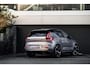 Volvo EX40 Single Motor Extended Range Ultra 82 kWh | Adaptieve Cruise Control | 22” Velgen | Black Pack | Trekhaak | Heico | Schuif/Kanteldak | Stoel + Stuurverwarming | Harman Kardon Audio | Extra Getint Glas Achter |