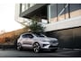 Volvo EX40 Single Motor Extended Range Ultra 82 kWh | Adaptieve Cruise Control | 22” Velgen | Black Pack | Trekhaak | Heico | Schuif/Kanteldak | Stoel + Stuurverwarming | Harman Kardon Audio | Extra Getint Glas Achter |