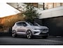 Volvo EX40 Single Motor Extended Range Ultra 82 kWh | Adaptieve Cruise Control | 22” Velgen | Black Pack | Trekhaak | Heico | Schuif/Kanteldak | Stoel + Stuurverwarming | Harman Kardon Audio | Extra Getint Glas Achter |