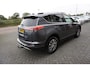 Toyota RAV4 2.5 HYBRID AWD STYLE VOLLEDIG DEALER ONDERHOUDEN CAMERA TREKHAAK KEYLESS STOELVERWARMING XENON/LED NAVI CLIMA CRUISE PDC V+A LMV PRIVACYGLAS ENZ...