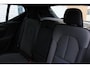 Volvo XC40 B4 Automaat Plus Dark | All-season banden | Verwarmbare voorstoelen | Verwarmbaar stuurwiel | Premium sound by Harman Kardon | Verwarmbaar voorruit | 18 inch Lichtmetalen velgen | Semi elektrische trekhaak | Alarmklasse 3 | Bestuurdersstoel met geheugen | Blind spot | Adaptive cruise control | Google-Maps navigatie | Achteruitrij camera |