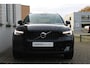 Volvo XC40 B4 Automaat Plus Dark | All-season banden | Verwarmbare voorstoelen | Verwarmbaar stuurwiel | Premium sound by Harman Kardon | Verwarmbaar voorruit | 18 inch Lichtmetalen velgen | Semi elektrische trekhaak | Alarmklasse 3 | Bestuurdersstoel met geheugen | Blind spot | Adaptive cruise control | Google-Maps navigatie | Achteruitrij camera |