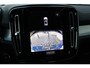 Volvo XC40 2.0 B4 Plus Dark | 19 inch lichtmetalen velgen | All-season banden | Verwarmbare voorstoelen | Verwarmbaar stuurwiel | Semi elek. trekhaak | Blind spot | Elek. bed. stoelen | Bestuurdersstoel met Memory | Achteruitrij camera | Adaptive cruise control | Google-Maps navigatie |