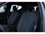 Volvo XC40 2.0 B4 Plus Dark | 19 inch lichtmetalen velgen | All-season banden | Verwarmbare voorstoelen | Verwarmbaar stuurwiel | Semi elek. trekhaak | Blind spot | Elek. bed. stoelen | Bestuurdersstoel met Memory | Achteruitrij camera | Adaptive cruise control | Google-Maps navigatie |