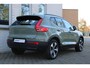 Volvo XC40 2.0 B4 Plus Dark | 19 inch lichtmetalen velgen | All-season banden | Verwarmbare voorstoelen | Verwarmbaar stuurwiel | Semi elek. trekhaak | Blind spot | Elek. bed. stoelen | Bestuurdersstoel met Memory | Achteruitrij camera | Adaptive cruise control | Google-Maps navigatie |