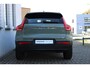 Volvo XC40 2.0 B4 Plus Dark | 19 inch lichtmetalen velgen | All-season banden | Verwarmbare voorstoelen | Verwarmbaar stuurwiel | Semi elek. trekhaak | Blind spot | Elek. bed. stoelen | Bestuurdersstoel met Memory | Achteruitrij camera | Adaptive cruise control | Google-Maps navigatie |