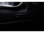 Volvo XC40 2.0 B4 Plus Dark | 19 inch lichtmetalen velgen | All-season banden | Verwarmbare voorstoelen | Verwarmbaar stuurwiel | Semi elek. trekhaak | Blind spot | Elek. bed. stoelen | Bestuurdersstoel met Memory | Achteruitrij camera | Adaptive cruise control | Google-Maps navigatie |