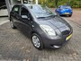 Toyota Yaris 1.3 VVTi Sol | 1E EIGENAAR | 12MND GARANTIE | NW KOPPELING | AIRCO