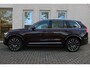 Volvo XC90 T8 Automaat Plug-in hybrid AWD Ultra Bright | Panoramadak | Massagefunctie voorstoelen | Luchtvering | Stoelventilatie voorstoelen | Voorstoelen- en achterbank verwarmbaar | 360° camera | Gelamineerde zijruiten | Premium Sound by Bowers & Wilkins | Semi Elektrische Trekhaak | 22 inch Lichtmetalen Velgen | Alarmklasse 3 | Glazen pook | Hemelbekleding donker | Blind spot | Adaptive cruise control | Pilot assist |