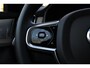 Volvo XC90 T8 Automaat Plug-in hybrid AWD Ultra Bright | Panoramadak | Massagefunctie voorstoelen | Luchtvering | Stoelventilatie voorstoelen | Voorstoelen- en achterbank verwarmbaar | 360° camera | Gelamineerde zijruiten | Premium Sound by Bowers & Wilkins | Semi Elektrische Trekhaak | 22 inch Lichtmetalen Velgen | Alarmklasse 3 | Glazen pook | Hemelbekleding donker | Blind spot | Adaptive cruise control | Pilot assist |