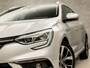 Renault Megane Estate 1.2 TCe Bose Sport (APPLE CARPLAY, GROOT NAVI, BOSE AUDIO, LEDER, CAMERA, KEYLESS, SFEERVERLICHTING, SPORTSTOELEN, TREKHAAK, GETINT GLAS, LM VELGEN, NIEUWSTAAT)