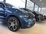 Lynk & Co 01 1.5 Black Pack,Panoramadak/360° Camera/Keyless/Lane assist/Adaptive cruise control/Navigatie/Apple carplay/Climate control/Stoelverwarming/Dodehoek detectie/Elektrisch sluitende achterklep/Elektrisch verstelbare stoel met geheugen/Multifunctioneel stuurwi