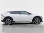 Kia EV6 Light Edition 58 kWh | Stoel en stuurverwarming | Navigatie | Camera | Adaptieve cruise control | Parkeersensoren voor en achter |