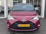 Toyota Yaris 1.5 Hybrid Bi-Tone Plus Parkeersensoren V+A | Achteruitrijcamera | Panoramisch dak | Climate control | Cruise control | 16 inch LM velgen