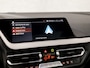 BMW 1-Serie 118i M Sport Automaat (PANORAMADAK, M PAKKET, APPLE CARPLAY, GETINT GLAS, LEDER, SPORTSTOELEN, PARKEERSENSOREN, LANE ASSIST, DAB+, NIEUWSTAAT)