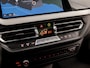 BMW 1-Serie 118i M Sport Automaat (PANORAMADAK, M PAKKET, APPLE CARPLAY, GETINT GLAS, LEDER, SPORTSTOELEN, PARKEERSENSOREN, LANE ASSIST, DAB+, NIEUWSTAAT)