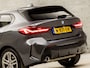BMW 1-Serie 118i M Sport Automaat (PANORAMADAK, M PAKKET, APPLE CARPLAY, GETINT GLAS, LEDER, SPORTSTOELEN, PARKEERSENSOREN, LANE ASSIST, DAB+, NIEUWSTAAT)
