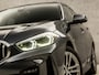 BMW 1-Serie 118i M Sport Automaat (PANORAMADAK, M PAKKET, APPLE CARPLAY, GETINT GLAS, LEDER, SPORTSTOELEN, PARKEERSENSOREN, LANE ASSIST, DAB+, NIEUWSTAAT)