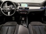 BMW X1 xDrive25i M Sport Executive 225Pk Automaat (GROOT NAVI, M PAKKET, HEAD-UP DISPLAY, HARMAN/KARDON, VIRTUAL COCKPIT, ALCANTARA SPORTSTOELEN, STOELVERWARMING, GETINT GLAS, ELEK ACHTERKLEP, NIEUWSTAAT)