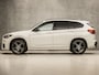 BMW X1 xDrive25i M Sport Executive 225Pk Automaat (GROOT NAVI, M PAKKET, HEAD-UP DISPLAY, HARMAN/KARDON, VIRTUAL COCKPIT, ALCANTARA SPORTSTOELEN, STOELVERWARMING, GETINT GLAS, ELEK ACHTERKLEP, NIEUWSTAAT)