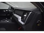 Volvo V60 B4 211PK Automaat Core / Navigatie / Achteruitrijcamera / Elektrische achterklep / LM Velgen / Elektr. Trekhaak / Parkeersensoren voor+achter