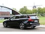 Volvo V60 2.0 T8 Plug-in Hybrid AWD Plus R-Line 341Pk Aut Full Options 1e eigenaar Panoramadak Trekhaak 360 Camera