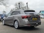 Toyota Avensis Touring Sports 1.8 VVT-i Executive Business Premium | Automaat | Afn. Trekhaak | Pano | Stoelverw. | LED | Camera | Lane assist