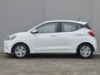 Hyundai i10 1.0 Comfort Smart Automaat / Fabrieksgarantie tot 07-2026 / Allseason banden /   Stuur-, en Stoel verwarming / Navigatie via Apple Carplay of Android Auto / Cruise control / Achteruitrijcamera / Climate control / Elektrische ramen voor /