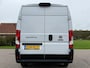 Fiat Ducato 30 2.3 MultiJet L2H2 / 1e Eigenaar / Camera / Navi / 3 Pers. / Clima / Sidesbars / 15" Velgen / PDC / Cruise / LED /