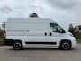 Fiat Ducato 30 2.3 MultiJet L2H2 / 1e Eigenaar / Camera / Navi / 3 Pers. / Clima / Sidesbars / 15" Velgen / PDC / Cruise / LED /