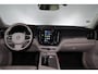 Volvo XC60 T6 Plug-in hybrid AWD Ultimate Bright - LONG RANGE - Panorama/schuifdak - IntelliSafe Assist & Surround - Luchtvering - 360º Camera - Harman/Kardon audio - Verwarmde voorstoelen, stuur & achterbank - Parkeersensoren voor & achter - Elektr. bedienb. voorstoelen met geheugen - Head up display - Draadloze tel. lader - 21' LMV